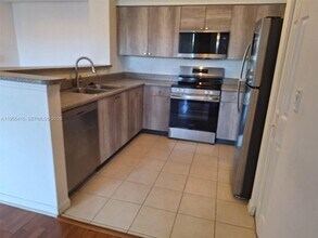 2240 E Preserve Way in Miramar, FL - Foto de edificio - Building Photo