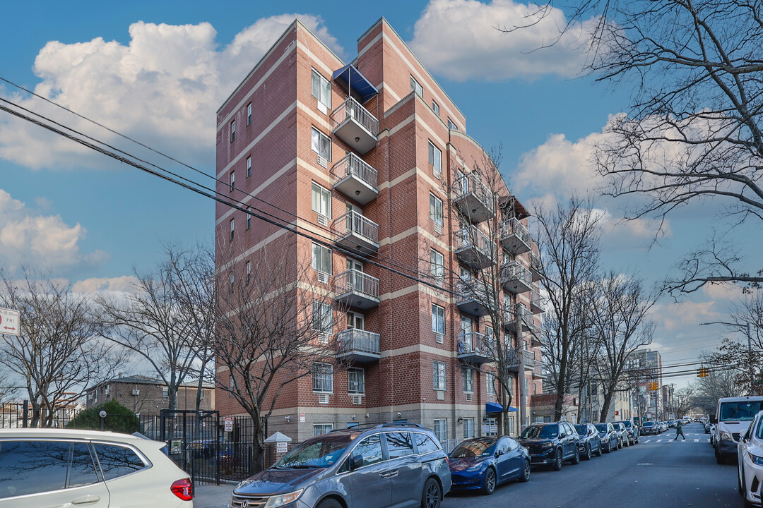 4373 Union St in Flushing, NY - Building Photo