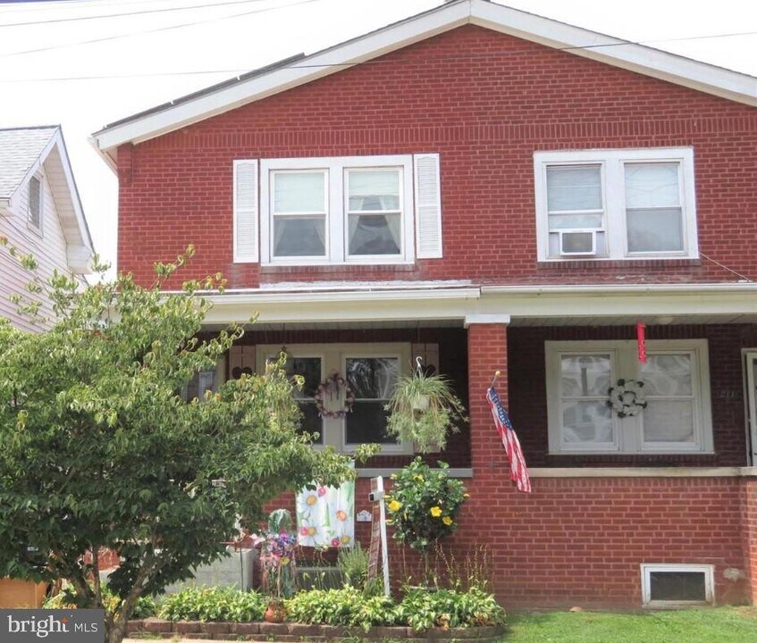 209 W 7th Ave in Conshohocken, PA - Foto de edificio