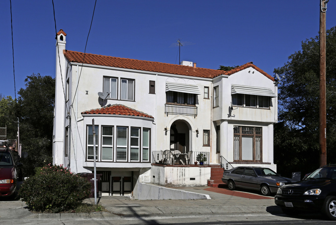 946 Macarthur Blvd in Oakland, CA - Foto de edificio