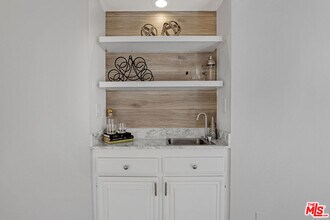 8642 Gregory Wy in Los Angeles, CA - Building Photo - Building Photo