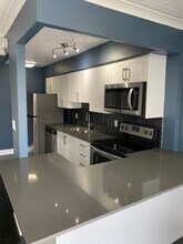 2 Superior Avenue in Toronto, ON - Building Photo - Building Photo