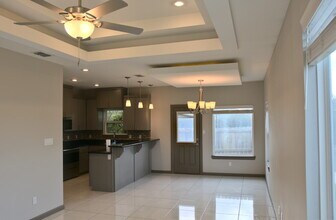 4012 Whitewing Ave, Unit 2 in Edinburg, TX - Foto de edificio - Building Photo