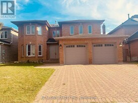 3 Elmsley Dr in Richmond Hill, ON - Building Photo