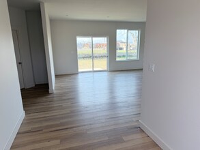 14812 2nd St NE in Moses Lake, WA - Foto de edificio - Building Photo