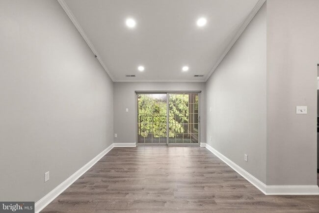 property at 3400 Tulleys Pointe Ct