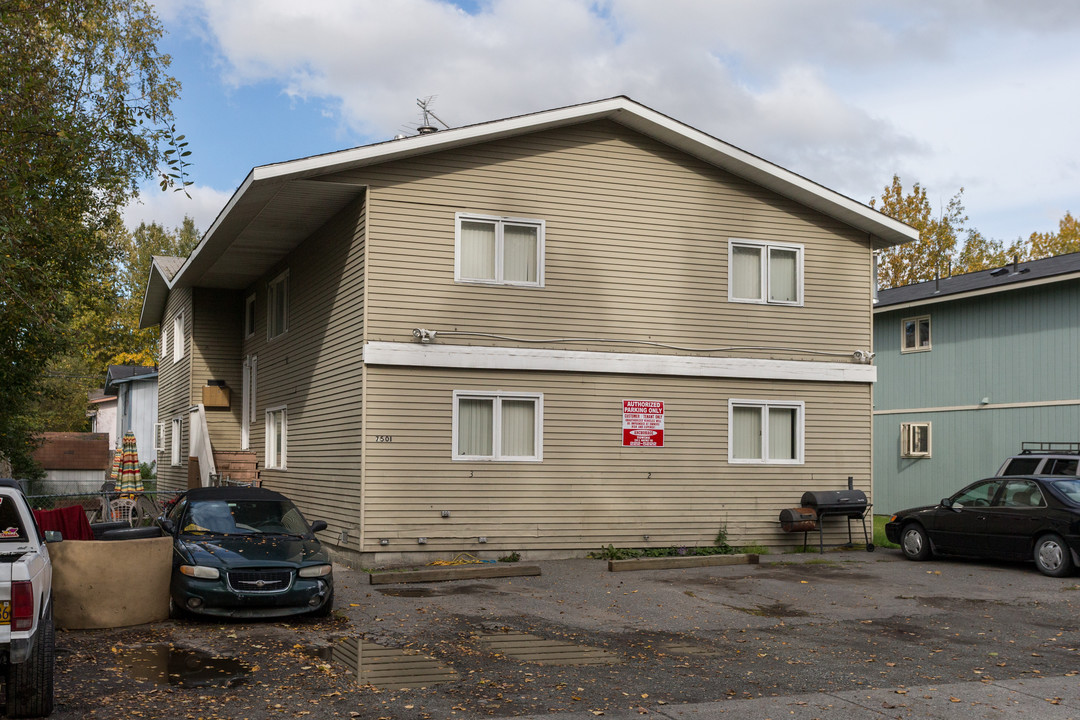 7501 Peck St in Anchorage, AK - Building Photo