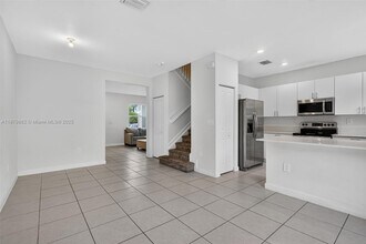 1676 SE 26th Ter in Homestead, FL - Building Photo - Building Photo