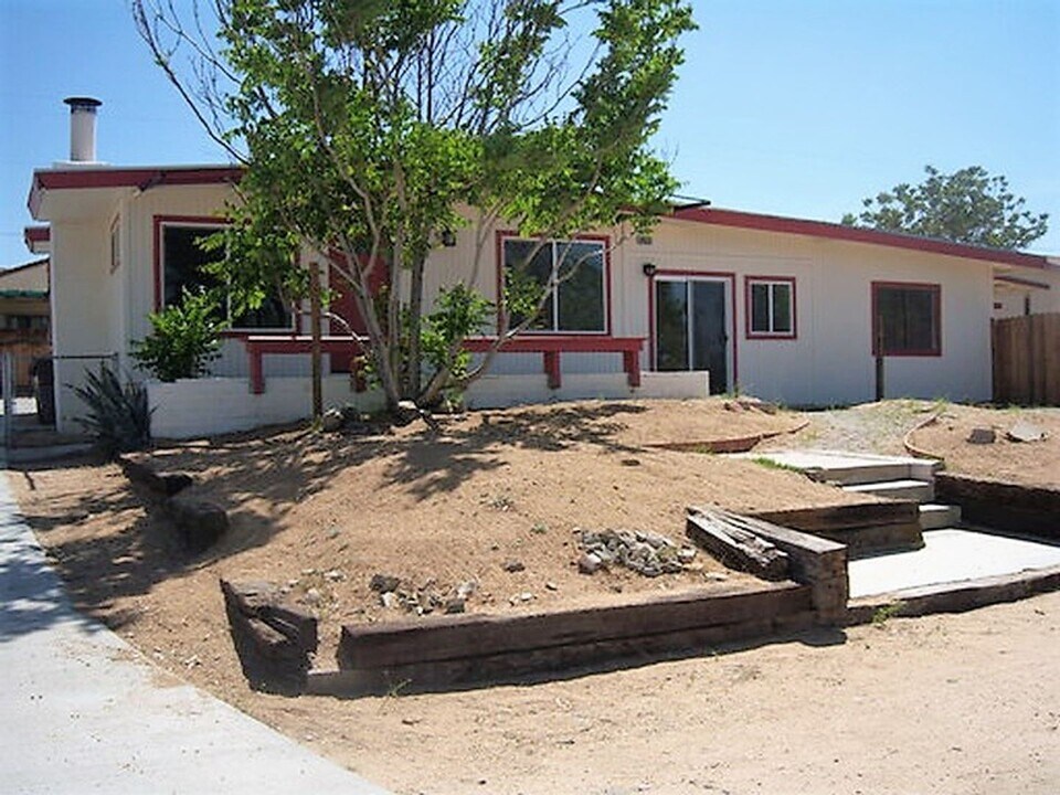 56223 Navajo Trail in Yucca Valley, CA - Building Photo