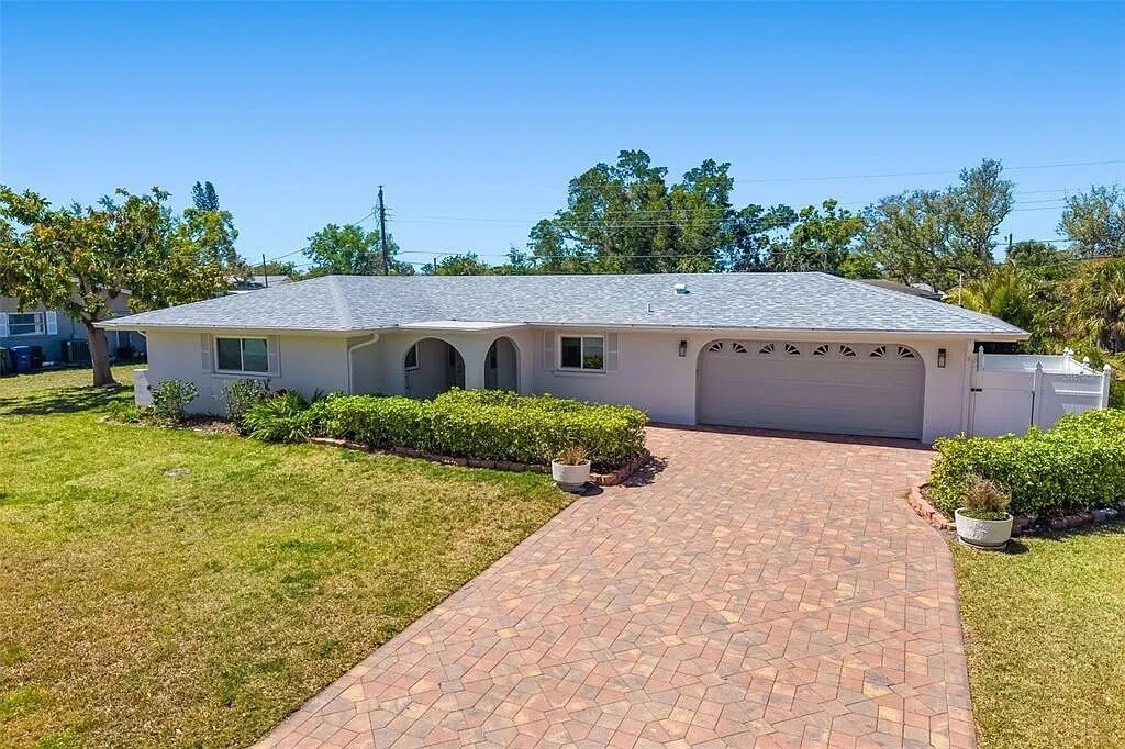 5522 Yorkshire Way in Sarasota, FL - Building Photo