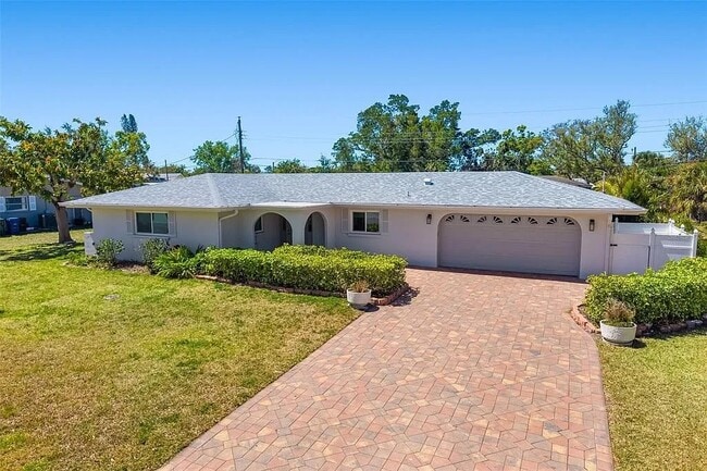 property at 5522 Yorkshire Way