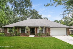 533 Majestic Wood Dr in Fleming Island, FL - Building Photo