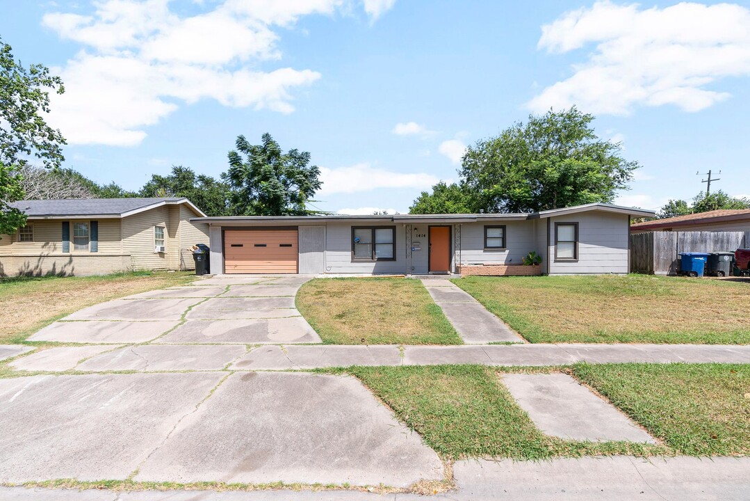 1414 Casa Linda Dr in Corpus Christi, TX - Building Photo