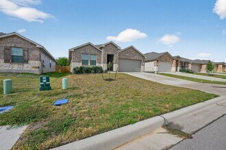 596 Wyatt Wy in Jarrell, TX - Building Photo - Building Photo