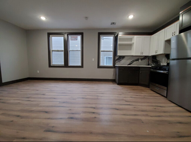 273 Liberty Ave, Unit 1F in Jersey City, NJ - Building Photo - Building Photo