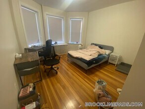 33 Lancaster Terrace in Brookline, MA - Foto de edificio - Building Photo