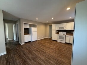 322 N Prairie St in Liberty, MO - Foto de edificio - Building Photo