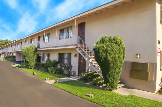 Live Oak in Bell, CA - Building Photo - Building Photo