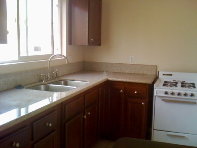921 S Curson Ave, Unit 921 in Los Angeles, CA - Building Photo - Building Photo