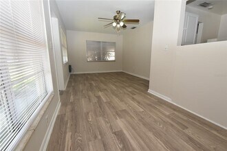 10001 N 22nd St in Tampa, FL - Building Photo - Building Photo