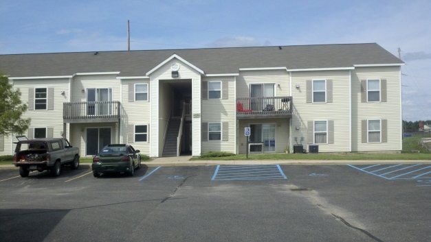 Pine Lake Village Apartments in Newaygo, MI - Foto de edificio - Building Photo