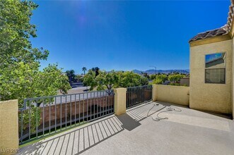 8125 Chestnut Hollow Ave in Las Vegas, NV - Building Photo - Building Photo