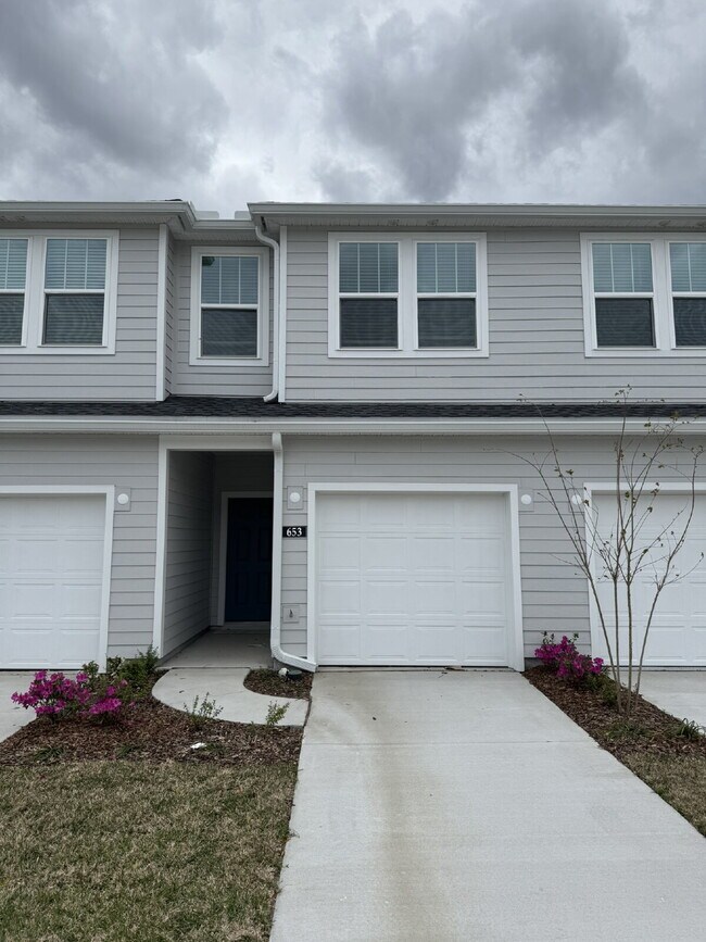 property at 653 Holly Lks Dr