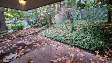 7025-7025 SW Canyon Rd in Portland, OR - Building Photo - Building Photo