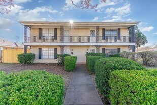 11323 Lochwood Blvd in Dallas, TX - Building Photo