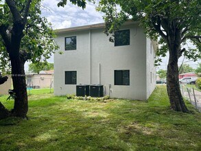 3076 NW 59th St in Miami, FL - Building Photo - Building Photo