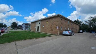 2420 Louise St in Denton, TX - Building Photo