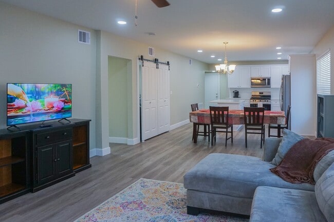 3703 Market St in Houston, TX - Building Photo - Building Photo