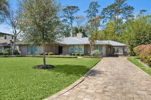 623 Pinehaven Dr in Houston, TX - Building Photo