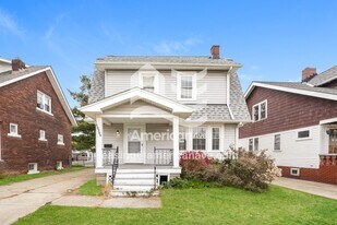 10909 Park Heights Ave in Garfield Heights, OH - Building Photo