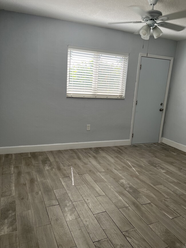 417 E 39th St, Unit Emma Perez