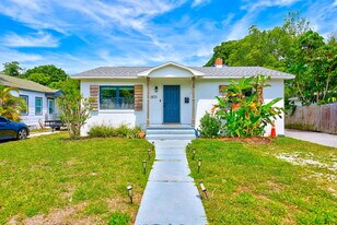 2631 15th Ave N, Unit 2 in St. Petersburg, FL - Building Photo