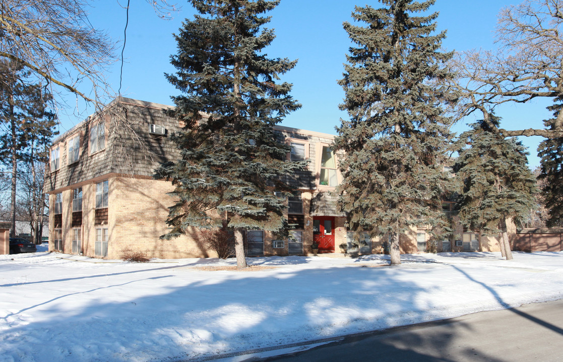 Mar-Don Apartments in Crystal, MN - Building Photo