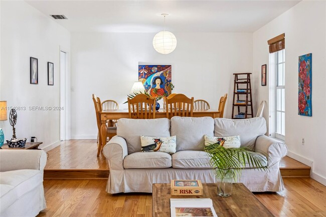 10130 SW 70th Ave in Miami, FL - Building Photo - Building Photo