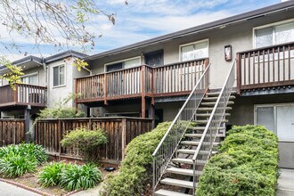 Oak Grove Gardens in Concord, CA - Building Photo - Building Photo