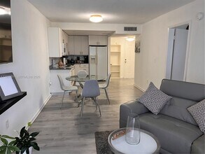 677 SW 9th Ave, Unit #303 in Miami, FL - Building Photo - Building Photo