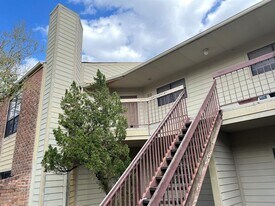 7901 Cambridge St in Houston, TX - Building Photo