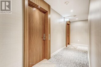 15 Queens Quay E in Toronto, ON - Building Photo - Building Photo