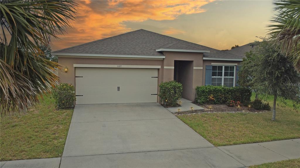 907 Big Bend Ave in Orange City, FL - Building Photo