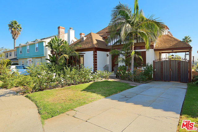 1904 Preuss Rd in Los Angeles, CA - Building Photo