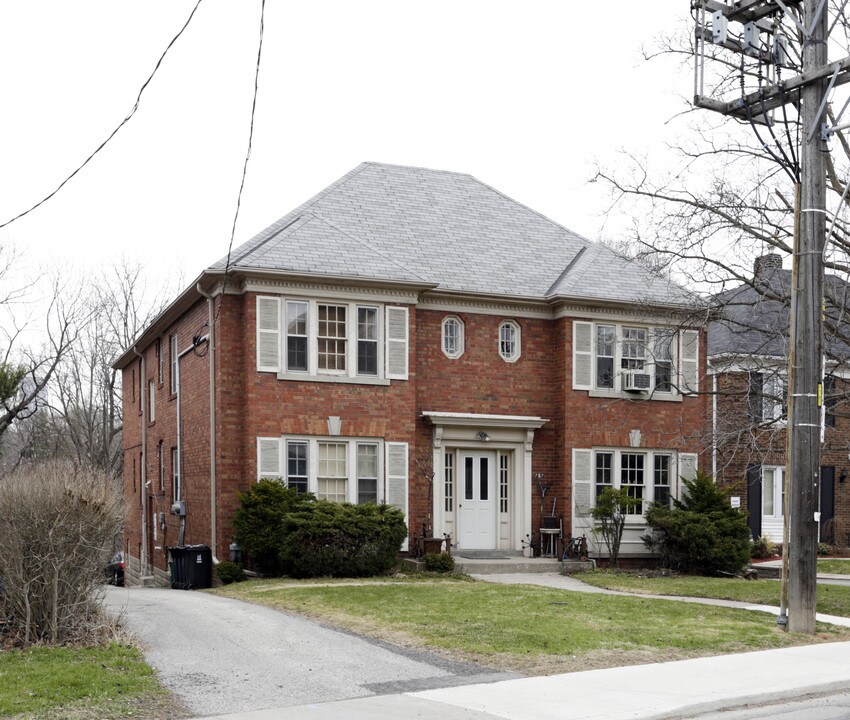 787 Spadina Rd in Toronto, ON - Building Photo