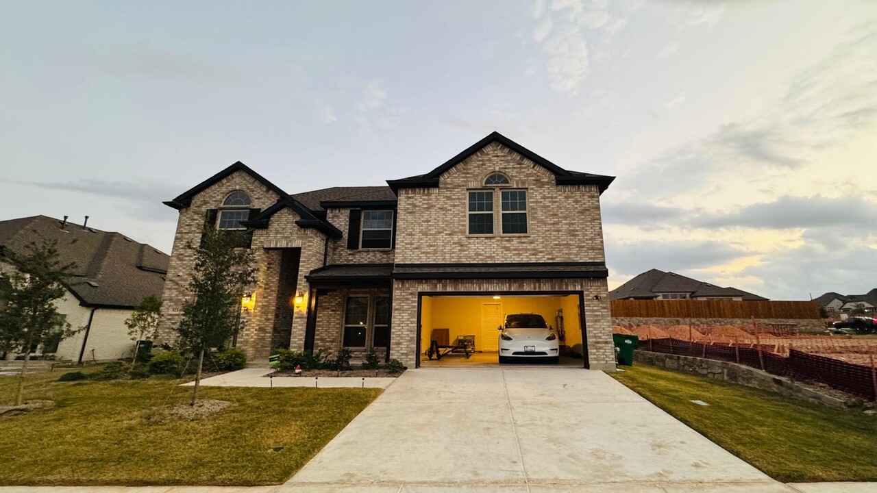 923 Pilatus Ln in Rockwall, TX - Foto de edificio