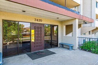 7420 E Quincy Ave in Denver, CO - Foto de edificio - Building Photo