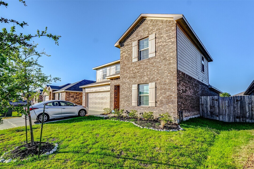 21323 Pne Ml Dr in Roman Forest, TX - Building Photo