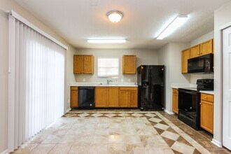 691 Wheat Field Ln in New Whiteland, IN - Foto de edificio - Building Photo