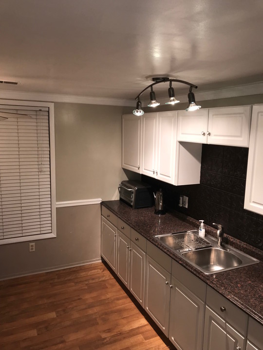 133 W Pike St in Canonsburg, PA - Building Photo